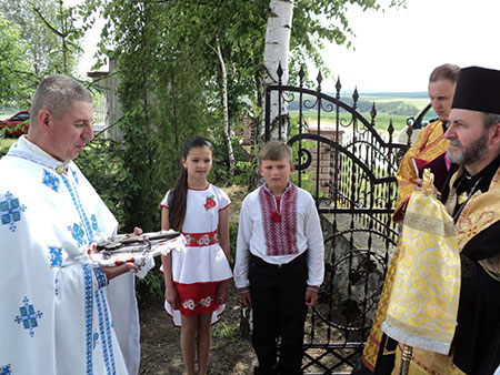 Єпископ Бучацький відвідав с. Стінка, Гусятинського деканату