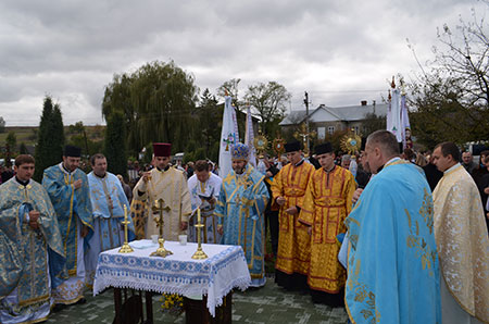 В свято Покрову Пресвятої Богородиці Владика Дмитро з архипастирським візитом відвідав с. Маркова