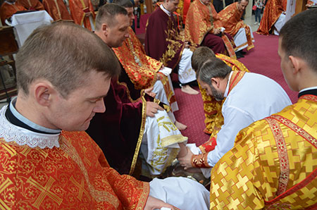 Владика Дмитро у Страсний четвер здійснив Чин умивання ніг капеланам Бучацької єпархії