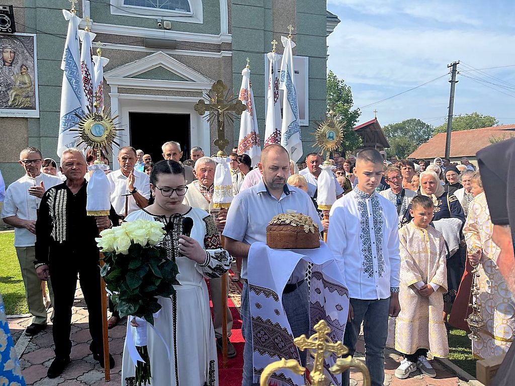 Єпархіальна проща за справедливий мир та українське військо до відпустового місця с. Устя-Зелене