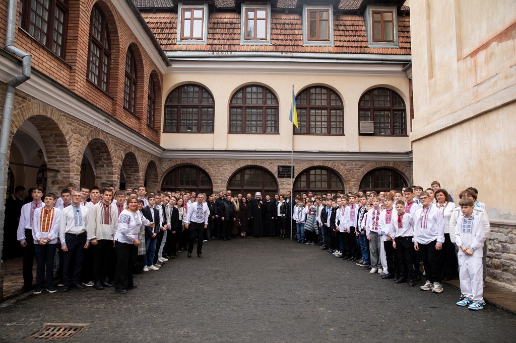 Глава УГКЦ до учнів Бучацького ліцею: «Майбутнє нашої Церкви та України намальоване на ваших обличчях»