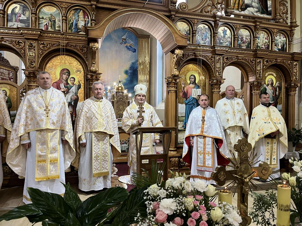 Архиєрейська Божественна Літургія з нагоди храмового празника в селищі Товсте