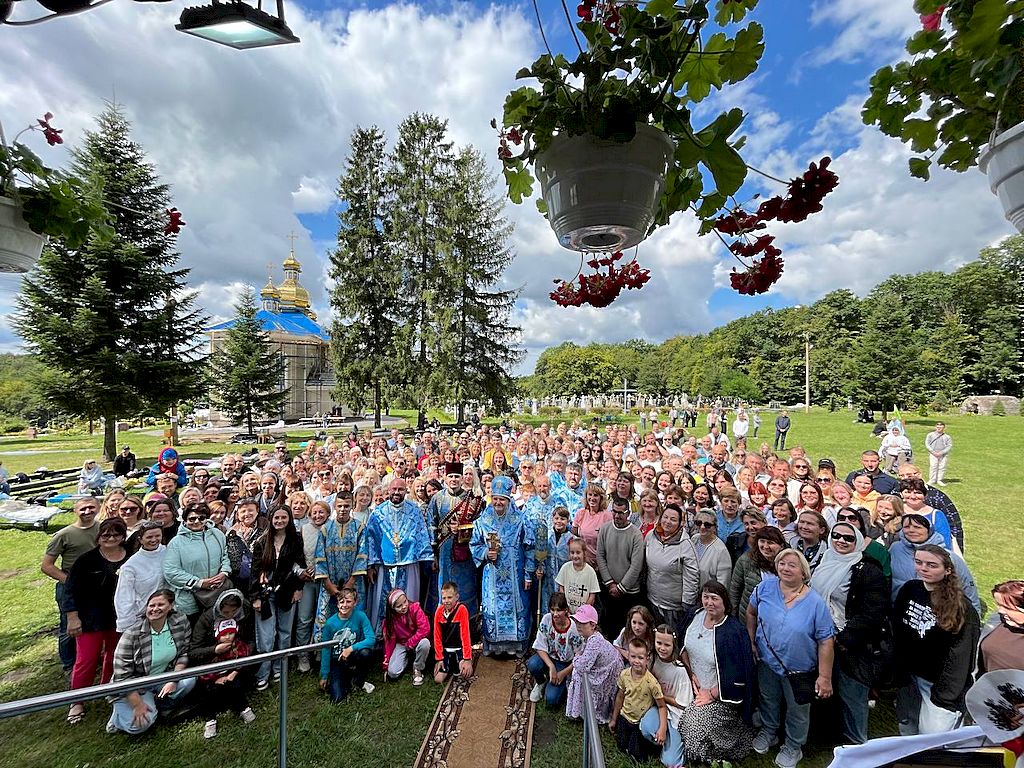 З’їзд харизматичних спільнот у відпустовому місці  Савелівка