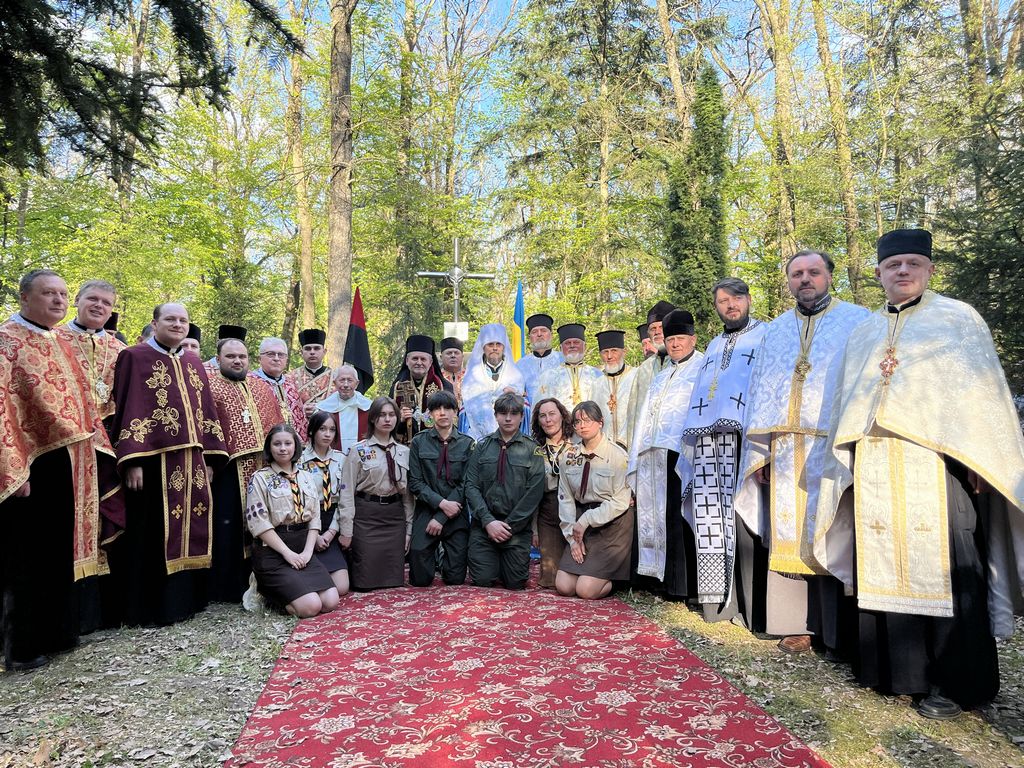 Поминальна панахида на Качуровій горі