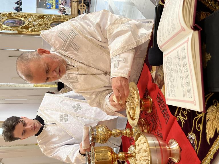 Богослужіння в святу і велику Неділю Пасхи