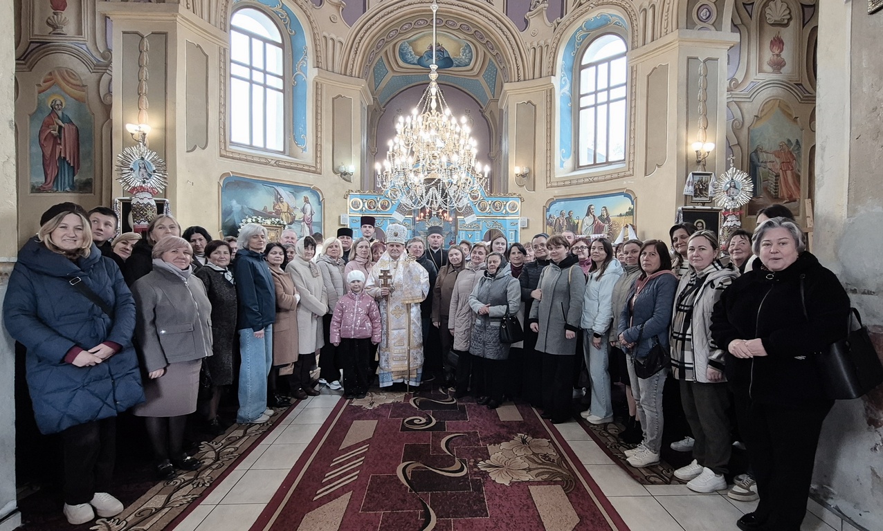 Катехити та освітяни Бучацької єпархії здійснили прощу до Улашківської Богородиці: оновлення у вірі та служінні