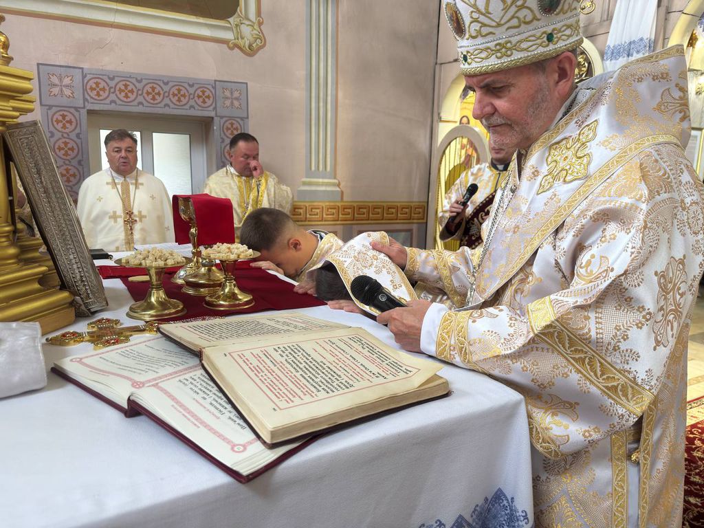 Архиєрейська Божественна Літургія та дияконські свячення  у селищі Гримайлів