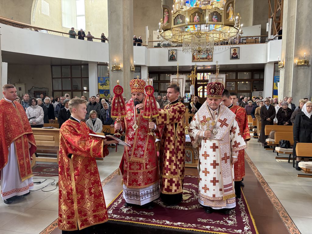Архієрейська Божественна Літургія з нагоди іменин владики Дмитра Григорака у катедральному соборі Чорткова