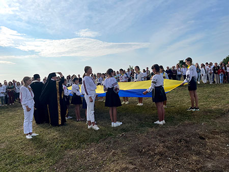 «Прапор символізує душу нашого українського народу», - Владика Димитрій